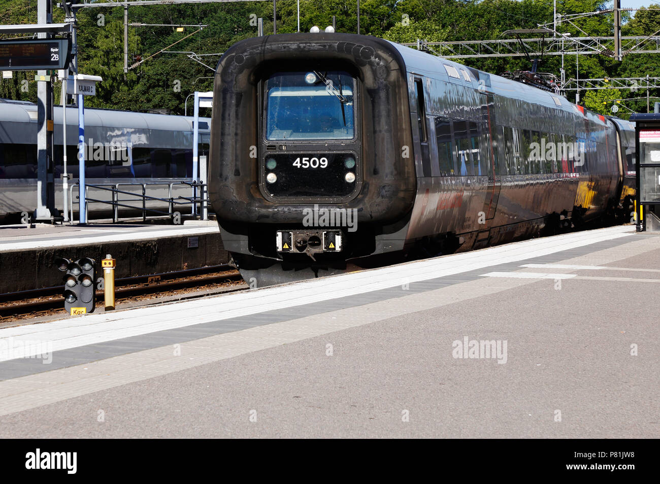 Kalmar, Schweden - 28. Juni 2018 DSB-Klasse ET Nummer 4509 im Service für die Øresund-Bahn anreisen, Kalmar Bahnhof. Stockfoto
