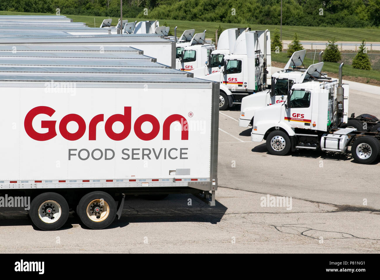 Semi Trucks und Trailer mit Gordon Food Service logos außerhalb einer Distribution Center in Kenosha, Wisconsin am 23. Juni 2018. Stockfoto