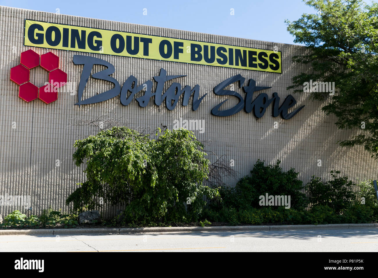 Ein 'Business'-Zeichen außerhalb von Boston Retail Store in Racine, Wisconsin am 23. Juni 2018. Stockfoto