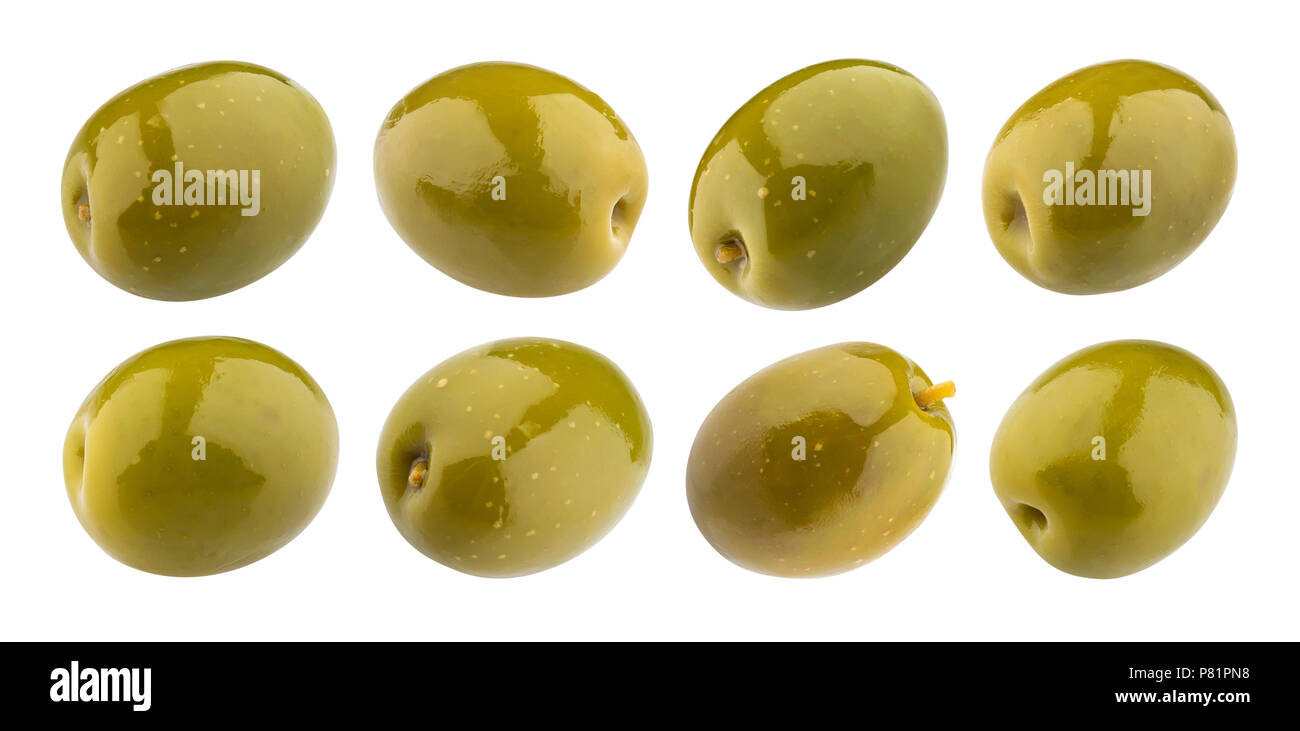 Grüne Oliven auf weißem Hintergrund mit Freistellungspfad isoliert Stockfoto