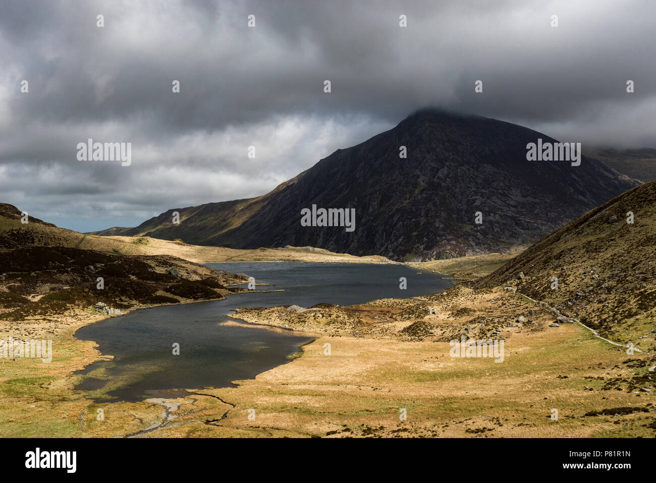Dramatische Szenerie um Llyn Idwal im Snowdonia National Park, North Wales. Stockfoto