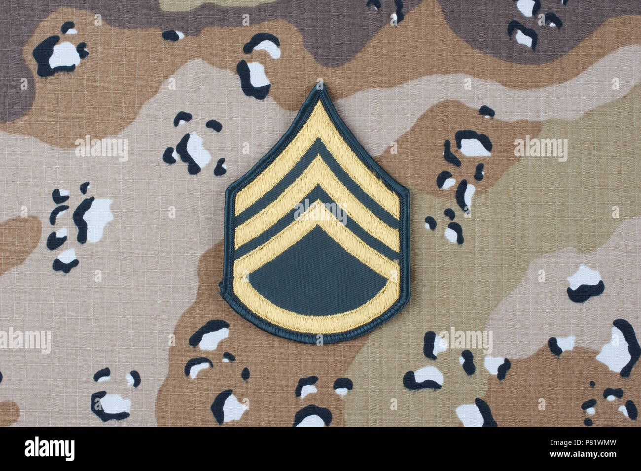 12. Mai 2018. US Army Staff Sergeant rang Patch auf desert Camouflage ...