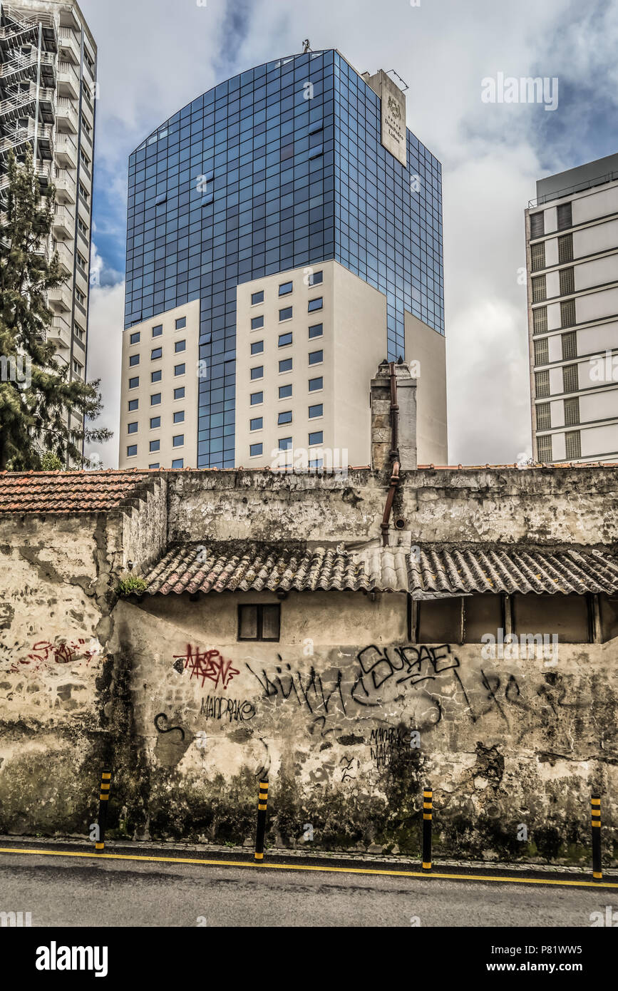 Lissabon, Portugal, Hotel Dom Pedro de Lisboa Hinter schlechte Wohnverhältnisse Stockfoto