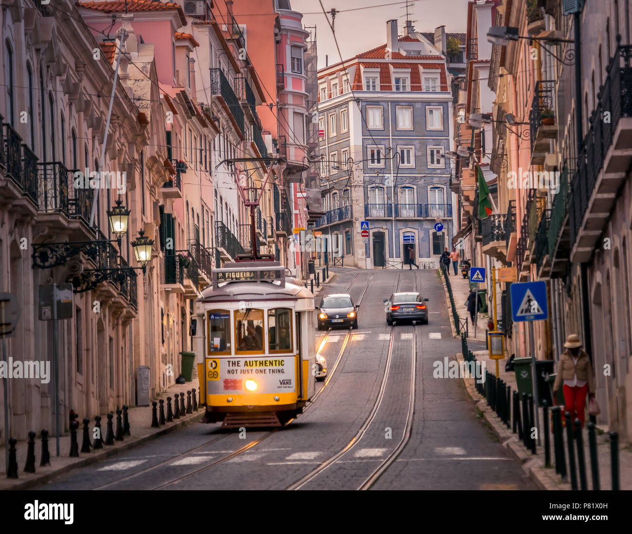 Lissabon, Portugal, berühmten Straßenbahn in der Lapa Bereich Stockfoto