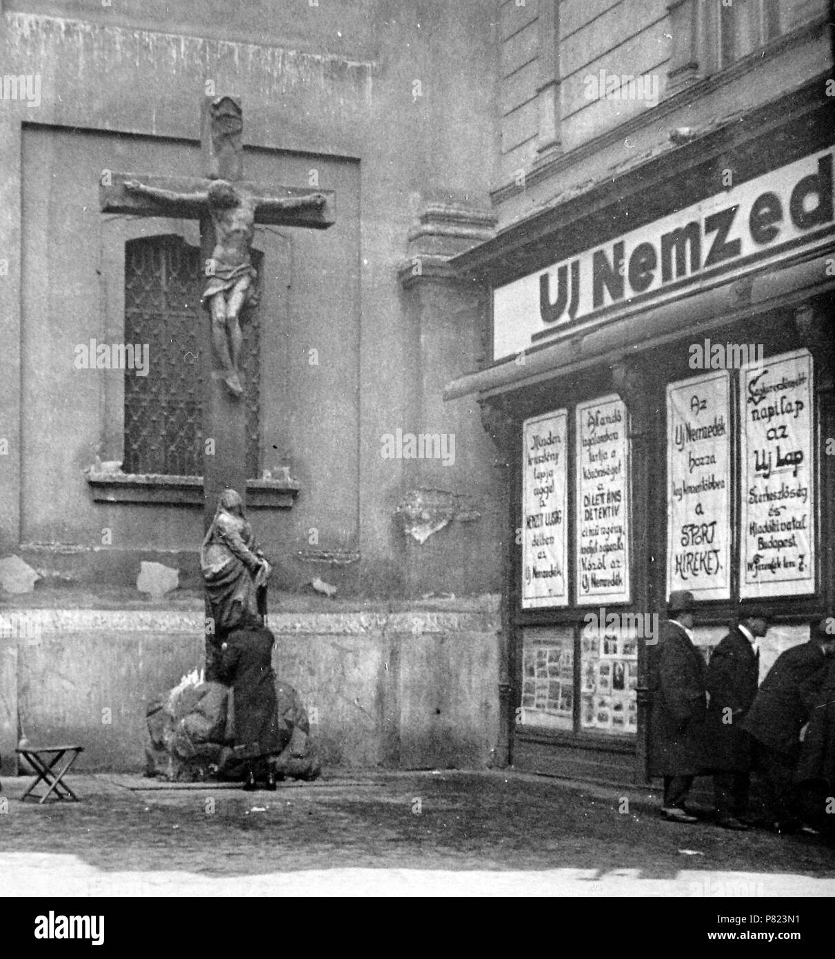 161 Ferenciek tere, Belvárosi Konferenzen templom bejáratától jobbra. Fortepan 2830 Stockfoto
