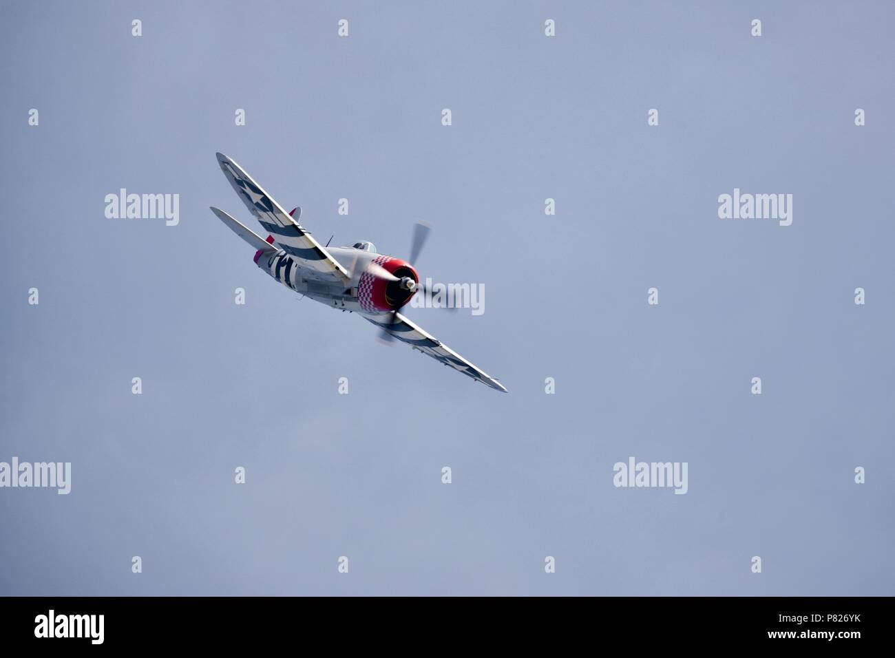 Republic P-47 D Thunderbolt (G-THUN) fliegen bei Shuttleworth Military Pageant am Alten Wärter am 1. Juli 2018 Stockfoto