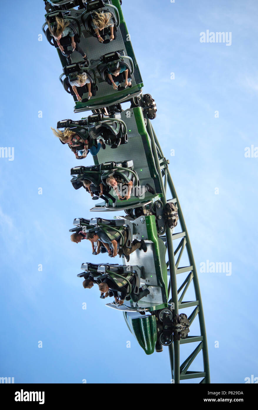 Leute Geniessen Eine Fahrt In Der Achterbahn Im Vergnugungspark Liseberg Park Im Zentrum Von Goteborg Schweden Stockfotografie Alamy