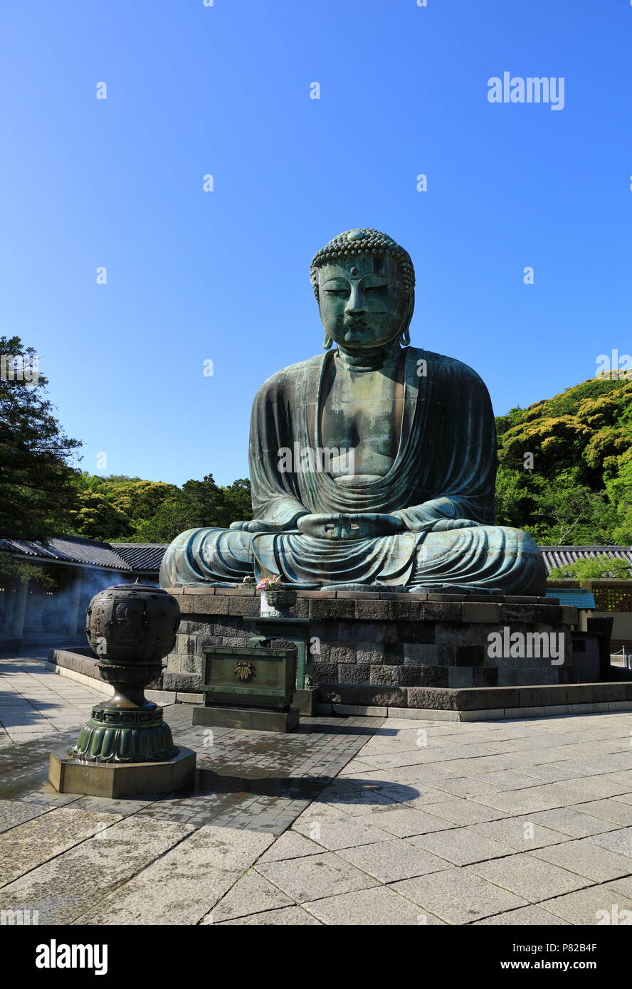 Der kamakura Daibutsu (Großen Buddha aus Kamakura) auf dem Gelände des Kotokuin Tempel in Kamakura Stadt Stockfoto