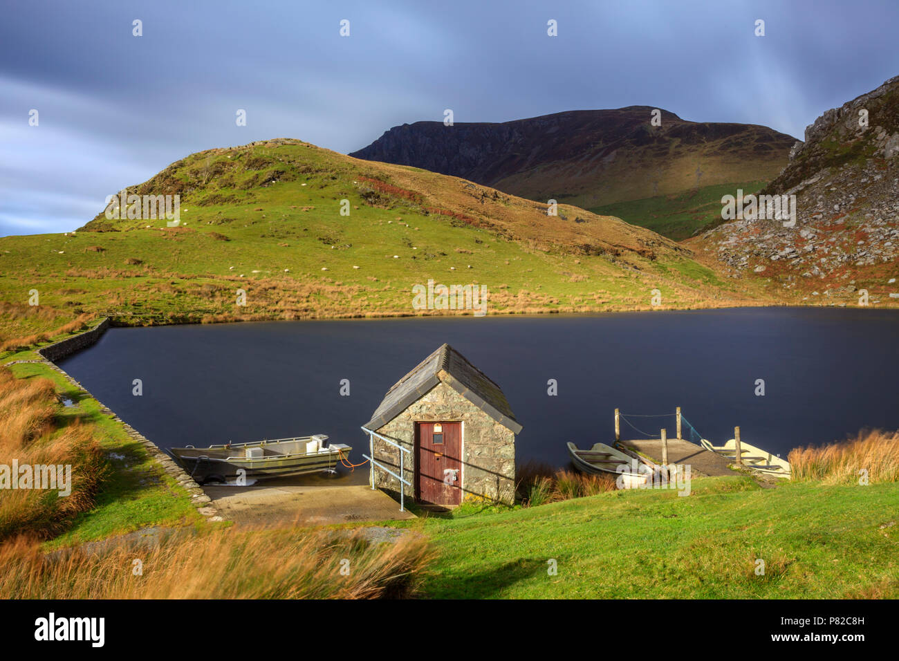 Ein bootshaus am Llyn Dywarchen in der Snowdonia National Park. Stockfoto