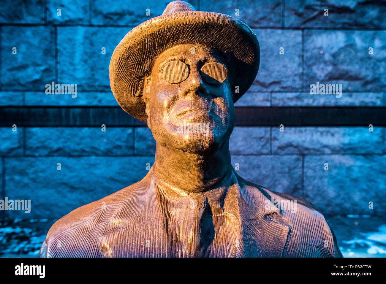 FDR Memorial Franklin D Roosevelt Bust Washington DC // WASHINGTON DC – Büste einer Statue von Präsident Franklin D. Roosevelt am FDR Memorial in Washington DC. Das Franklin Delano Roosevelt Memorial ist ein weitläufiges Denkmal, das sich über 7,5 Hektar im West Potomac Park der Hauptstadt erstreckt. Das 1997 geweihte Denkmal ist eine Hommage an den 32. Präsidenten der Vereinigten Staaten, FDR, und seinen dauerhaften Einfluss auf die amerikanische Geschichte. Stockfoto