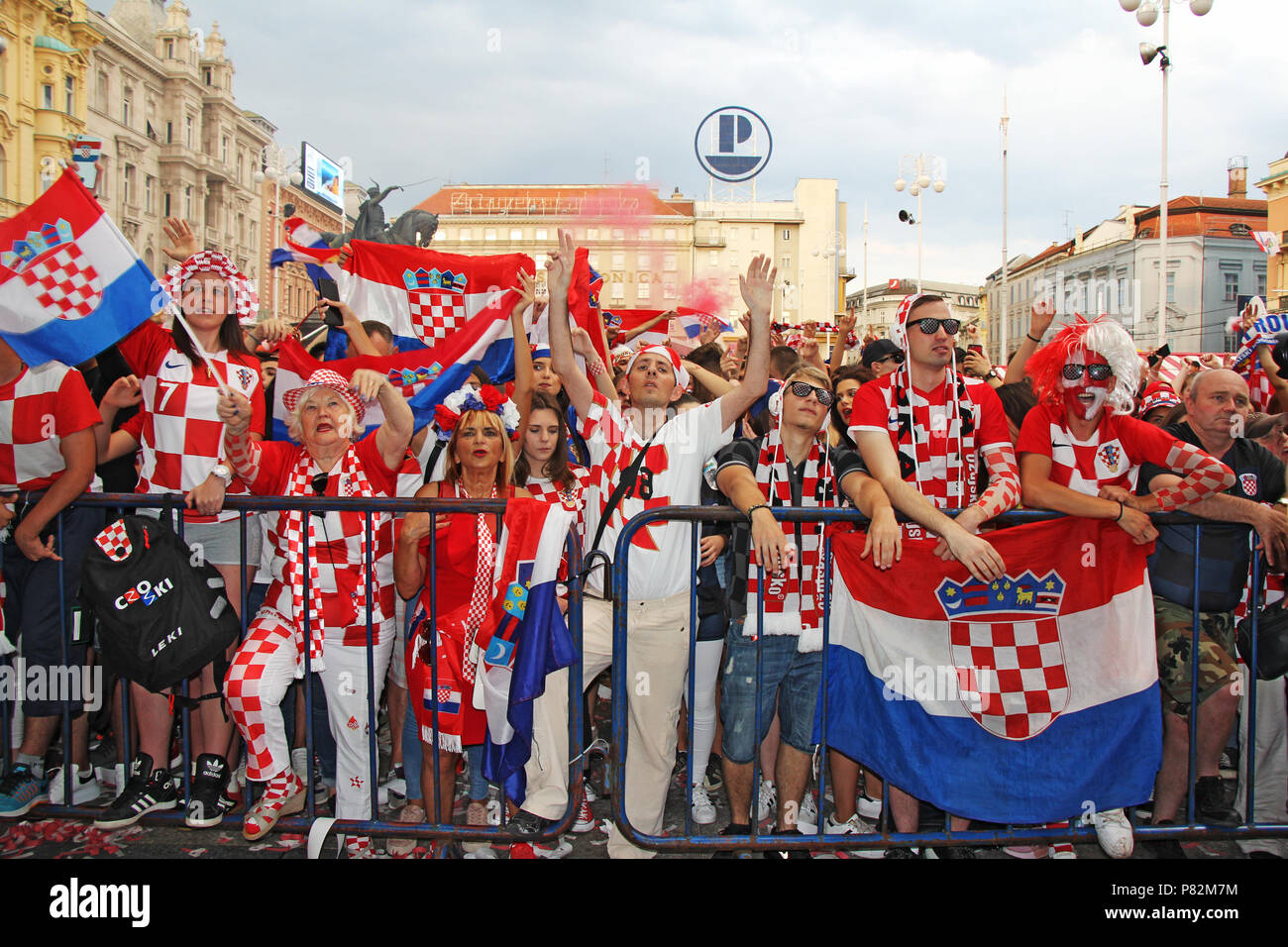 ZAGREB, KROATIEN - 07. Juli kroatischen Fußball-Fans auf dem platz Ban Jelacic, FIFA WORLD CUP 2018 Russland match Russland vs Kroatien am 07. Juli, 20. Stockfoto