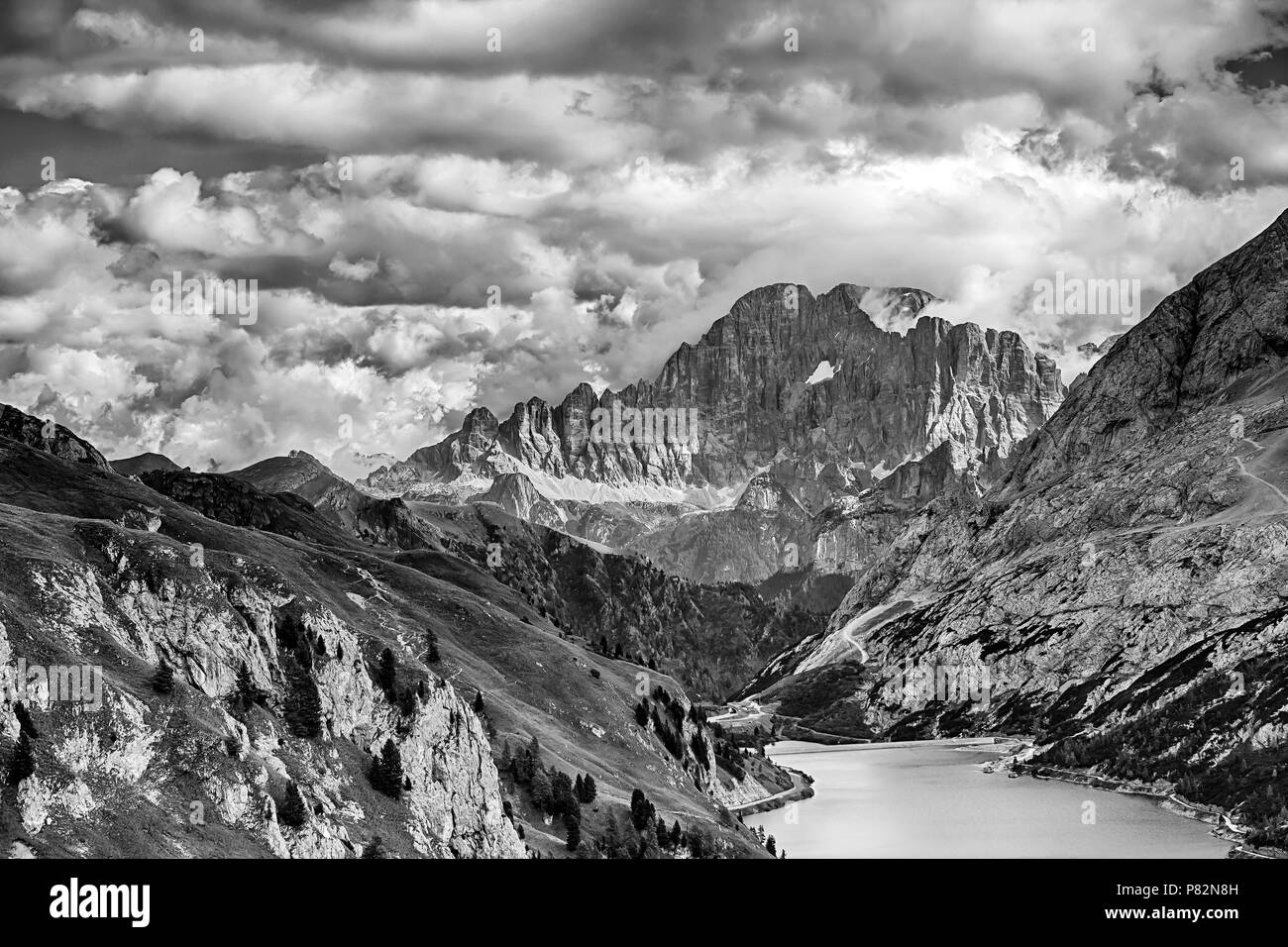 Fedaia See in den Dolomiten mit Blick auf die Marmolada Berg Stockfoto