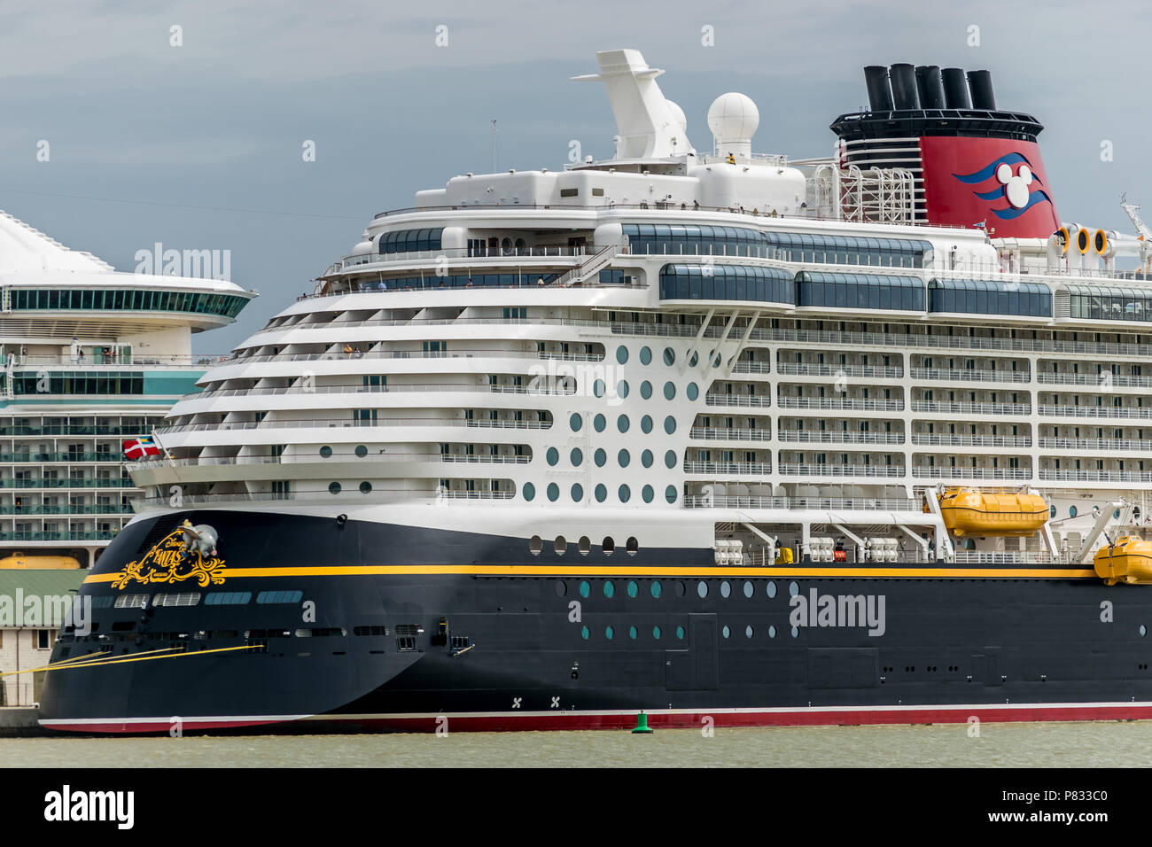 Falmouth, Jamaika - 03. Juni 2015: Disney Fantasy Kreuzfahrtschiff der Falmouth Cruise Port in Jamaika angedockt. Stockfoto