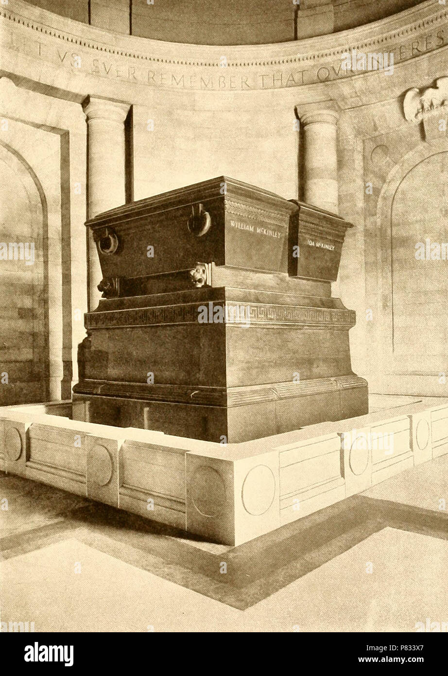 Innenraum des Mausoleums - die Sarkophage. Präsident William McKinley Denkmal an die Zeit der Widmung, Oktober 1907. Canton, Ohio Stockfoto