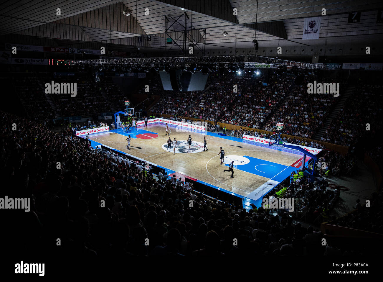 Allgemeine Ansicht der gleichen während der Nächstenliebe Freundschaftsspiel Pau Gasol vs Marc Gasol, mit Europäischen und Amerikanischen NBA Spieler Jungen Basketball Spielern zu helfen und die Entwicklung von Teams im Pavillon, Girona Fontajau am 8. Juli 2018. 8. Juli 2018. Credit: Xavier Bonilla/AFP 7/ZUMA Draht/Alamy leben Nachrichten Stockfoto