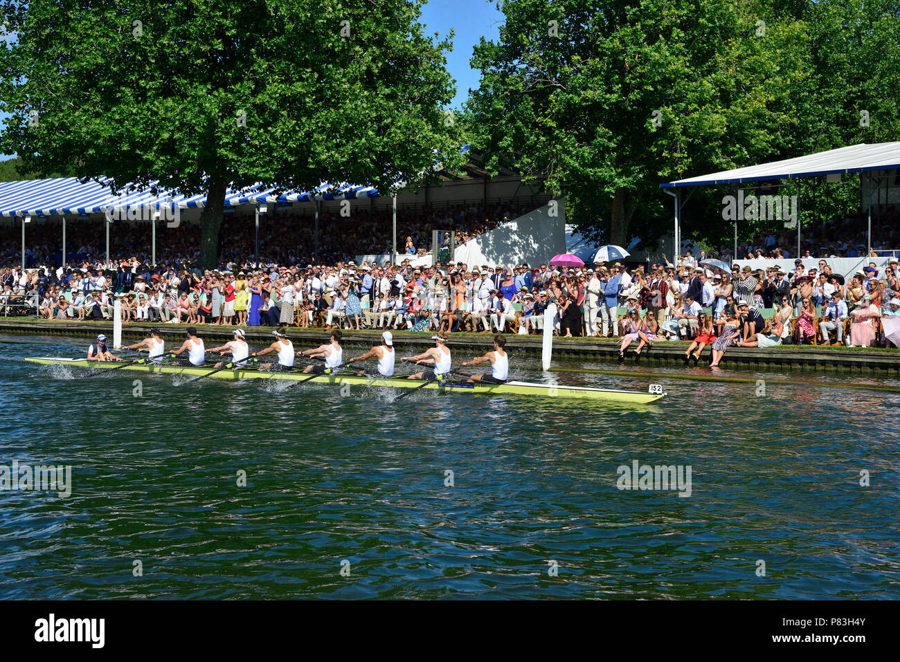 Bei der Endrunde der Prinzessin Elizabeth Challenge Cup am Henley Royal Regatta St. Paul's School beat Eton College, die Deklassiert wurden. Die Crew der Barriere notieren entsprach, schlugen ihre eigenen Fawley aufnehmen und dann zerstört den Streckenrekord um 11 Sekunden in einer Zeit von 6.06 zu gewinnen. Kredit Wendy Johnson/Alamy leben Nachrichten Stockfoto