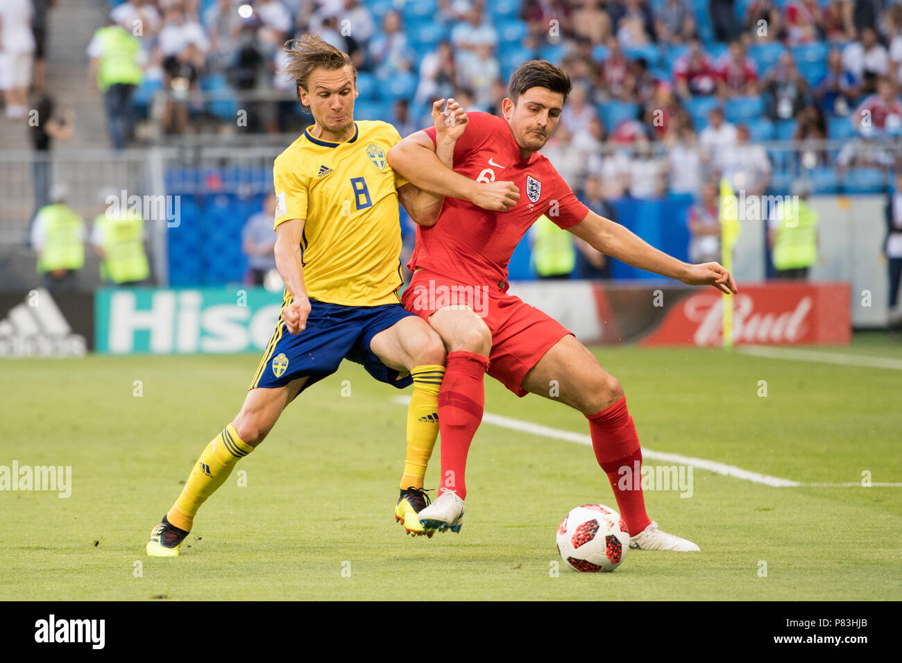 Samara, Russland. 07 Juli, 2018. Albin EKDAL (l., SWE) versus Harry MAGUIRE (ENG), Aktion, Duellen, Schweden (SWE) - England (ENG) 0:2, Viertelfinale, Spiel 60, 07/07/2018 in Samara; Fußball-WM 2018 in Russland vom 14.06. - 15.07.2018. | Verwendung der weltweiten Kredit: dpa/Alamy leben Nachrichten Stockfoto