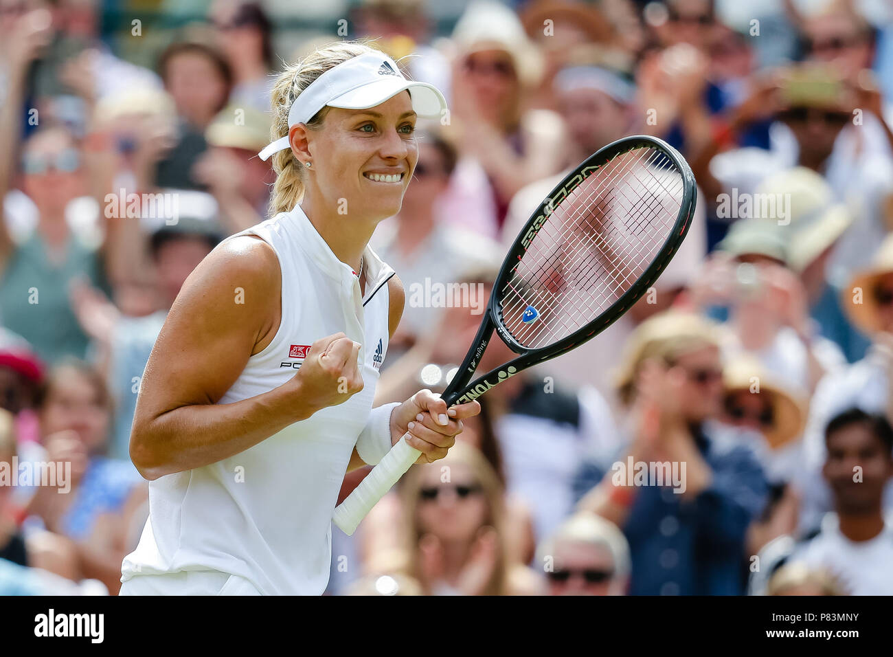 London, UK, 09. Juli 2018: Angelique Kerber in Deutschland macht ihren Weg in die QF an der Wimbledon Tennis Championships 2018 auf der All England Lawn Tennis und Croquet Club in London. Credit: Frank Molter/Alamy leben Nachrichten Stockfoto