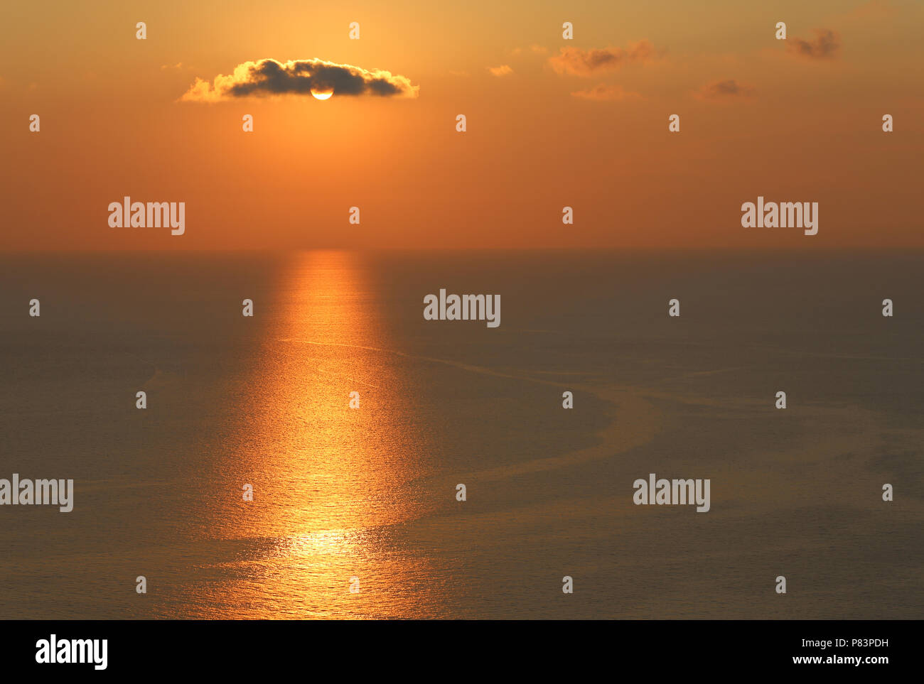 Sonnenuntergang am Meer, Salina, Sizilien, Italien, Europa Stockfoto