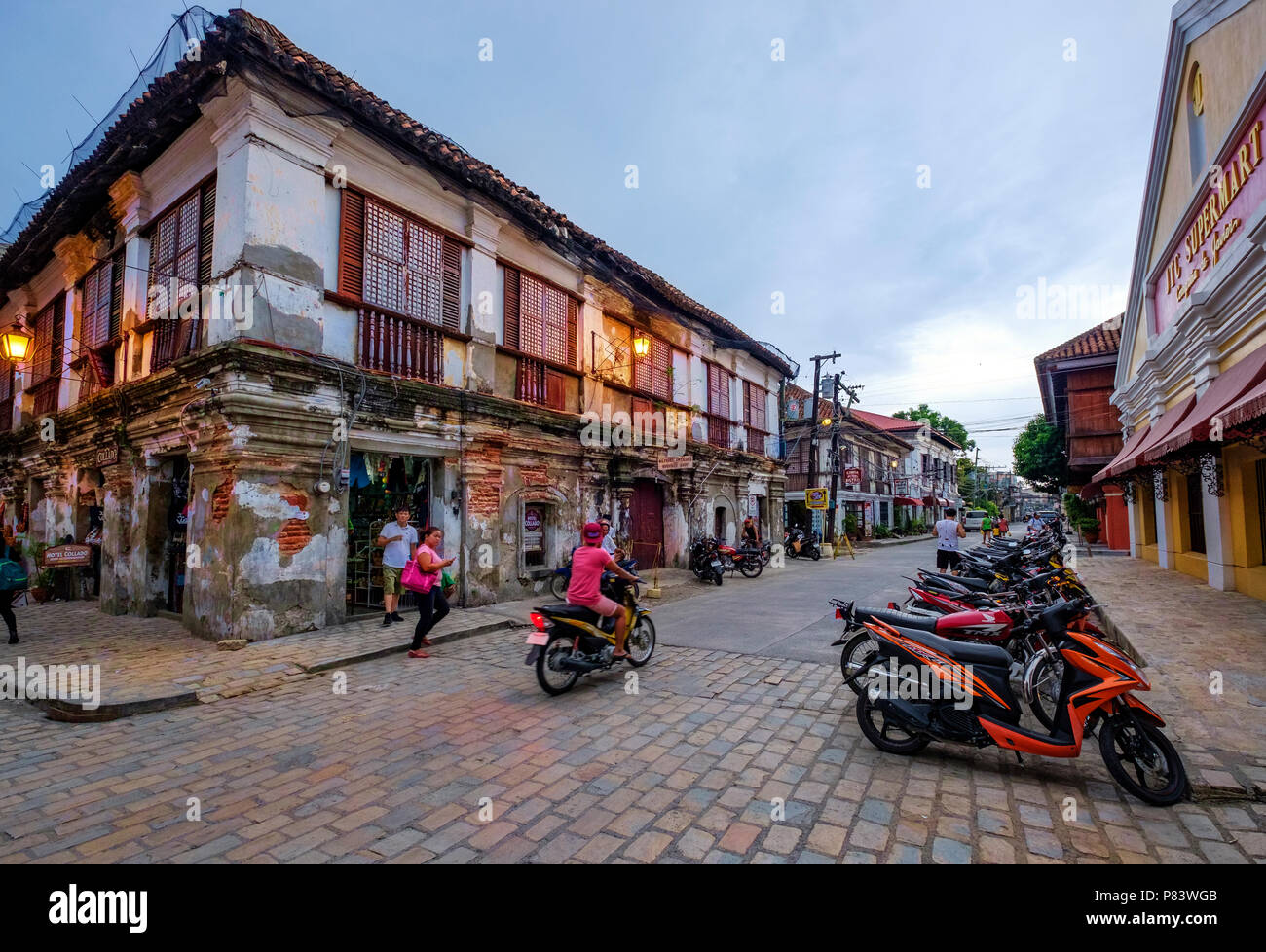 Die malerische 16. Jahrhundert spanische Kolonialstadt Vigan in den Philippinen mit ihren mit Kopfstein gepflasterten Straßen Stockfoto
