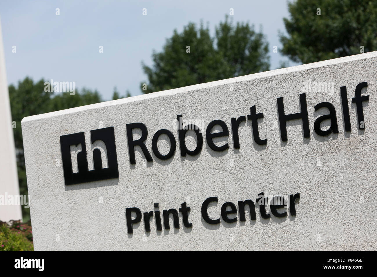 Ein logo Zeichen außerhalb einer Einrichtung, die von Robert Half in Ankeny, Iowa belegt, wurde am 30. Juni 2018. Stockfoto