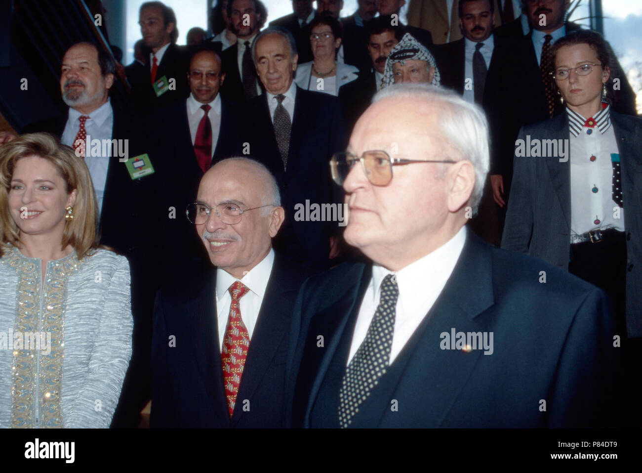 Bundespräsidenten Roman Herzog empfängt König Hussain und Königin Noor von Jordanien in Baden-Baden, Deutschland 1998. Bundespraesident Herzog begrüßt King Hussain und Königin Noor von Jordanien in Baden-Baden, Deutschland 1998. Stockfoto
