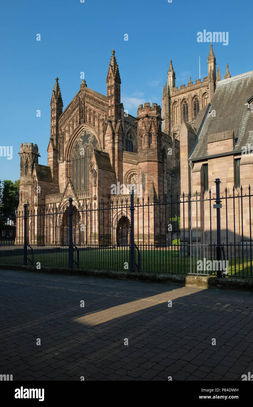 Gotische Architektur der Eingang zu Hereford Cathedral, Herefordshire, England Großbritannien Stockfoto