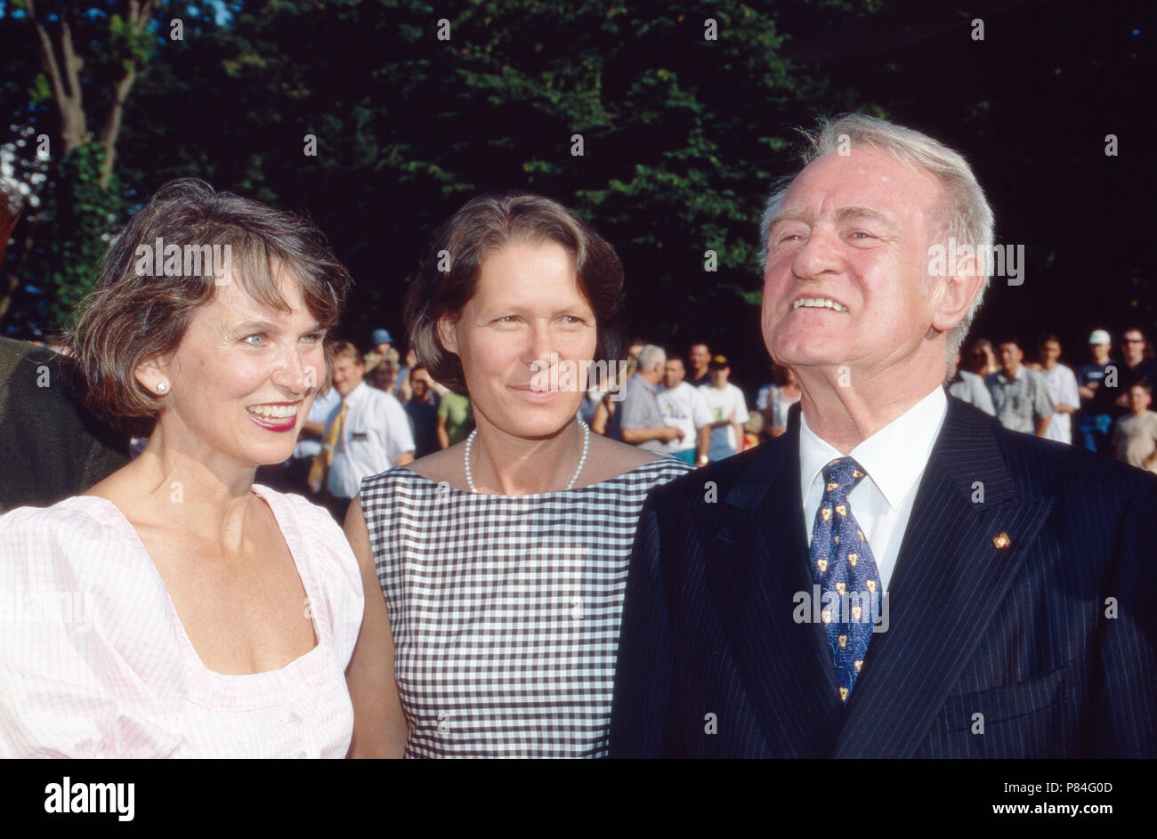 Bundespräsidenten Johannes Rau und Ehefrau Christina zu 206 bei Maria Gräfin von Faber-Castell in Stein bei Nürnberg, 2003. Bundespräsident Johannes Rau und seine Frau Christina, Maria Gräfin von Faber Castell in Stein bei Nürnberg, Deutschland 2003. Stockfoto