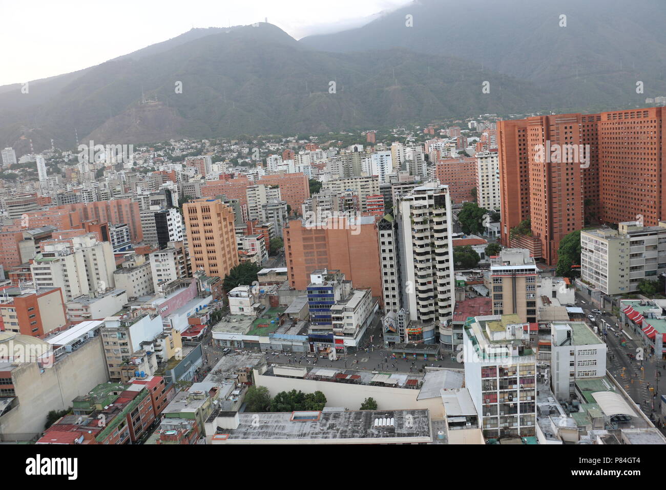 Sabana Grande Innenstadt in Caracas, Venezuela. Marcos Kirschstein und Vicente Quintero. CitiBank Tower, Business Complex 2018 Stockfoto