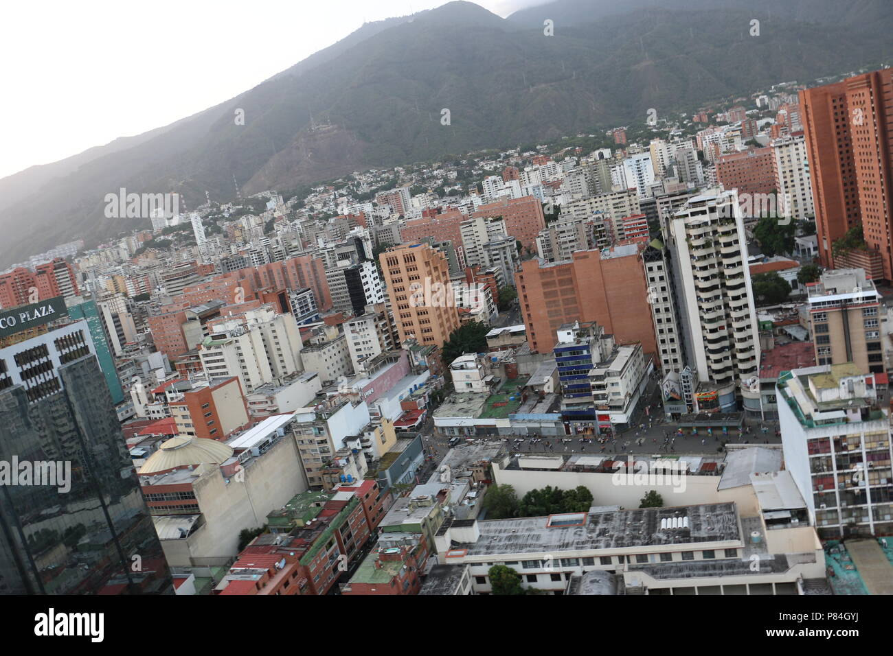 Sabana Grande Innenstadt in Caracas, Venezuela. Marcos Kirschstein und Vicente Quintero. CitiBank Tower, Business Complex 2018 Stockfoto