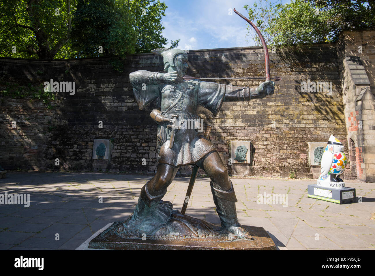 Hinters licht Wild in der Kunst Skulptur an der Robin Hood Statue in Nottingham Castle, Nottinghamshire England Großbritannien Stockfoto