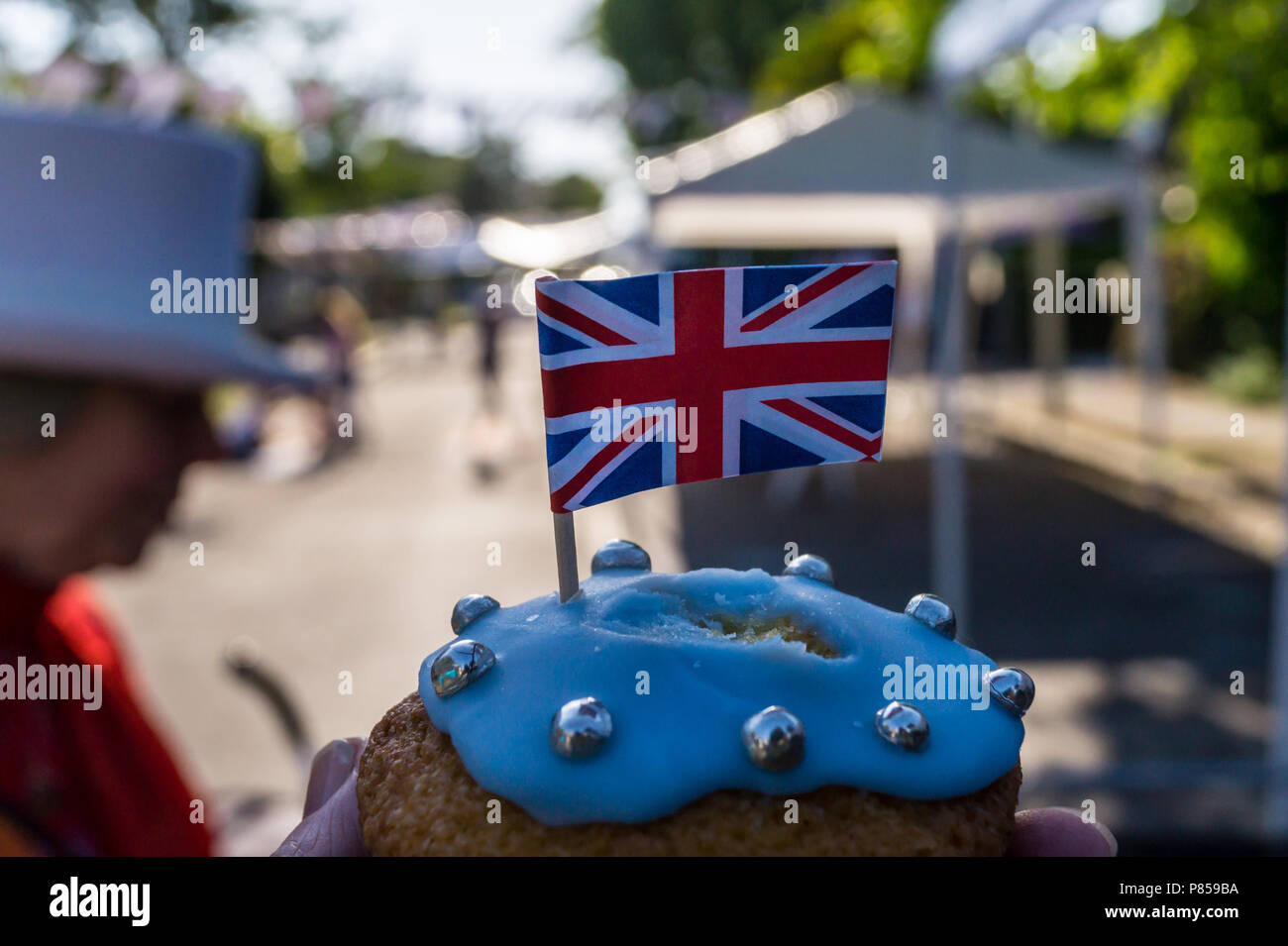 Ziemlich Kuchen mit Union Fahnen, Street Party, Hochzeit von Prinz Harry und Meghan Markle, 19. Mai 2018, Fullers Road, London E 18, England. Stockfoto