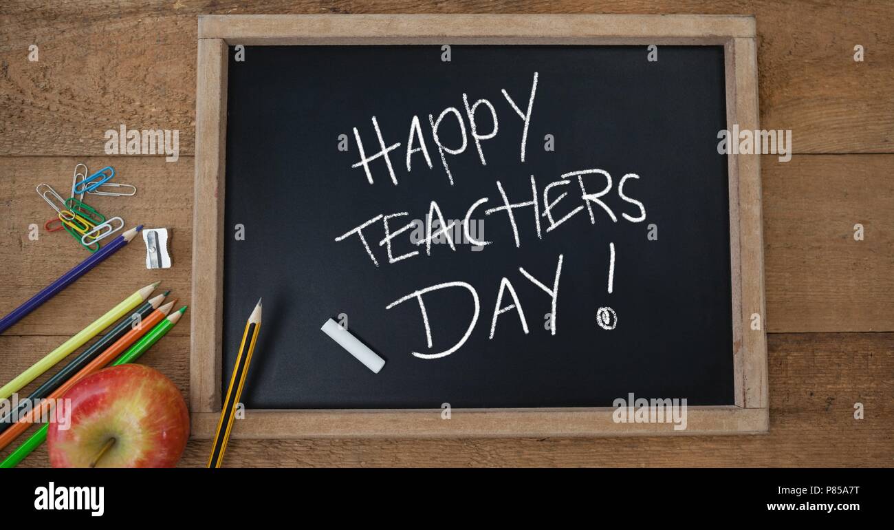 Gerne Lehrer Tag Bildung Zeichnungen auf der Tafel für die Schule Stockfoto