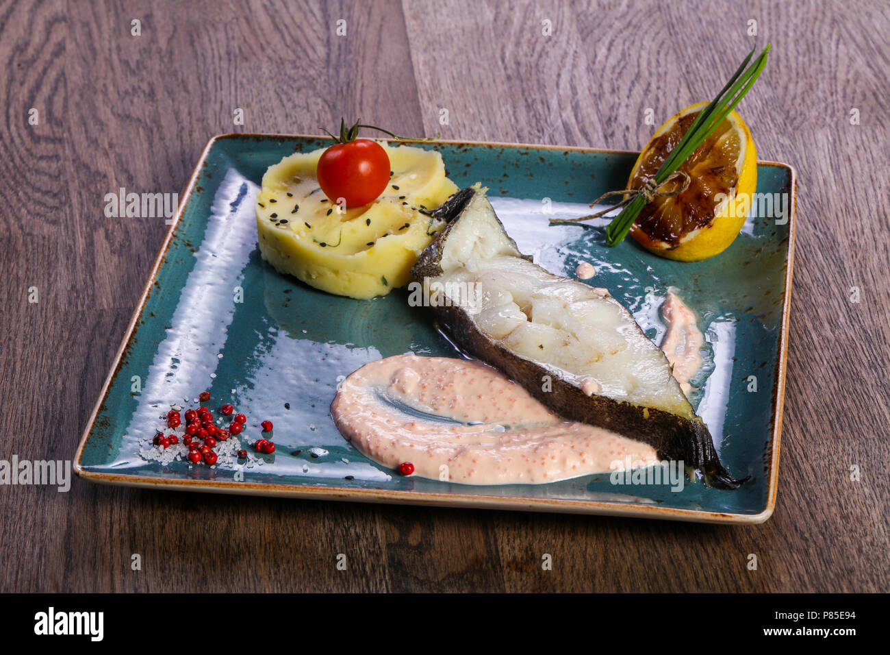 Heilbutt-filet mit mushed Kartoffel und Sauce Stockfoto