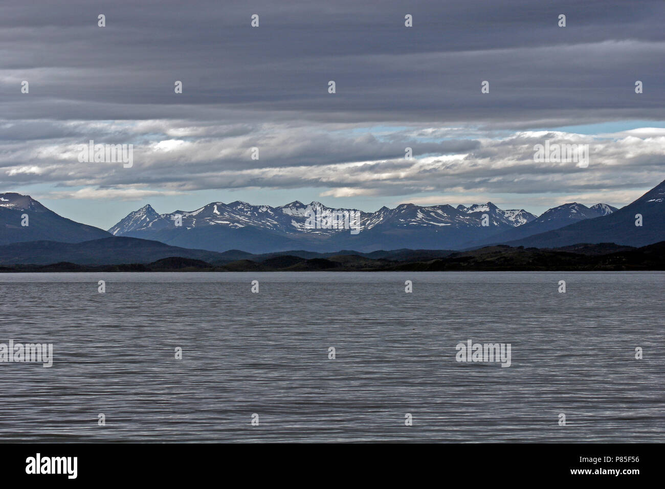Beagle Kanal Landschaft, in der Tierra del Fuego Archipel von Argentinien in der äußersten Südspitze von Südamerika zwischen Chile und Argentinien. Stockfoto
