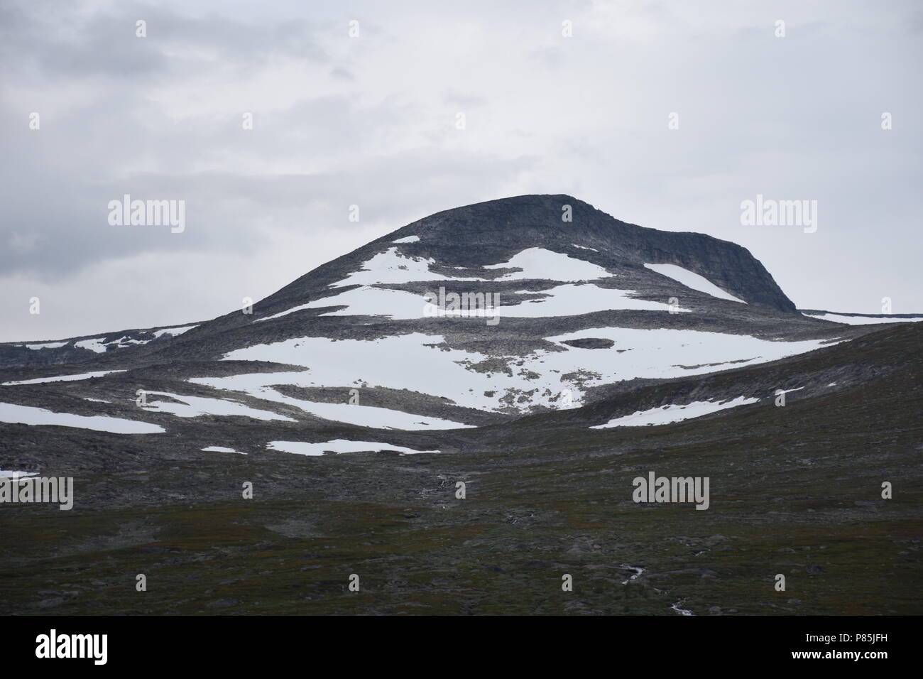 Am norwegischen Polarkreis mit Wolken Stockfoto