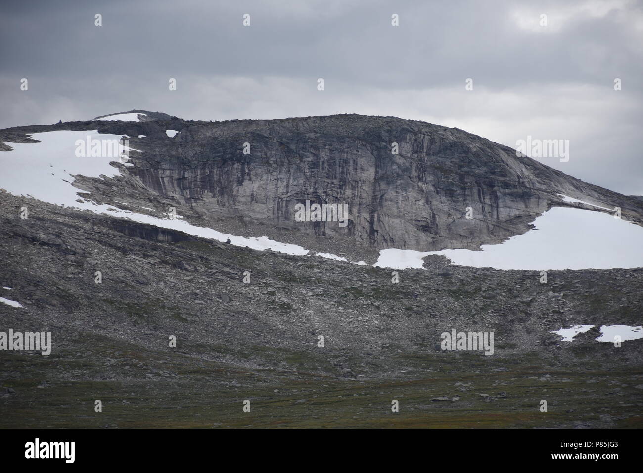 Am norwegischen Polarkreis mit Wolken Stockfoto