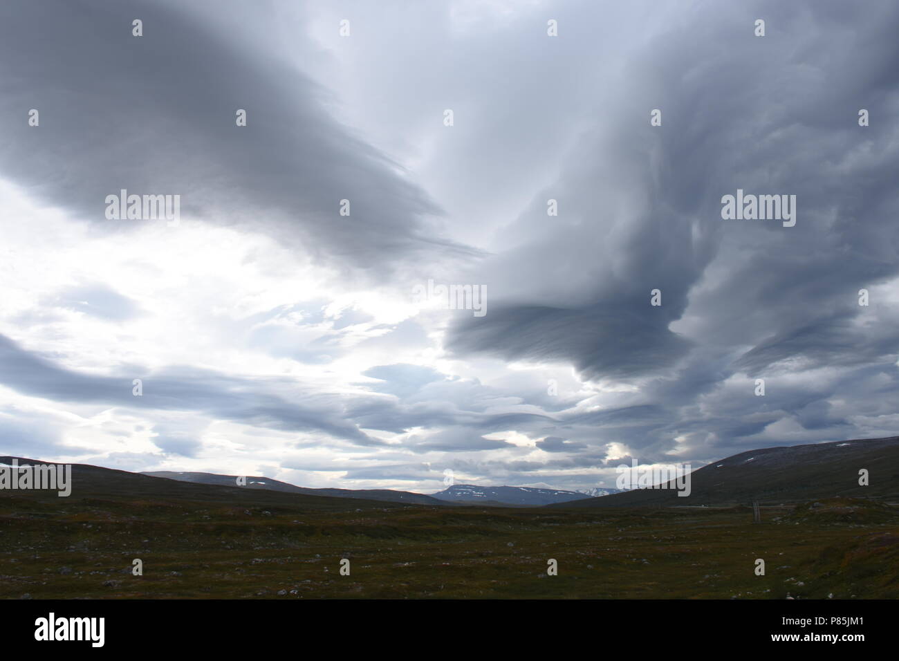 Am norwegischen Polarkreis mit Wolken Stockfoto