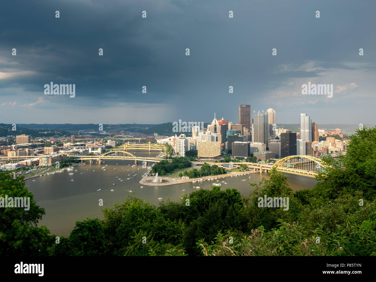 Sturm über stadtbild von Pittsburgh aus Mt Washington übersehen Stockfoto
