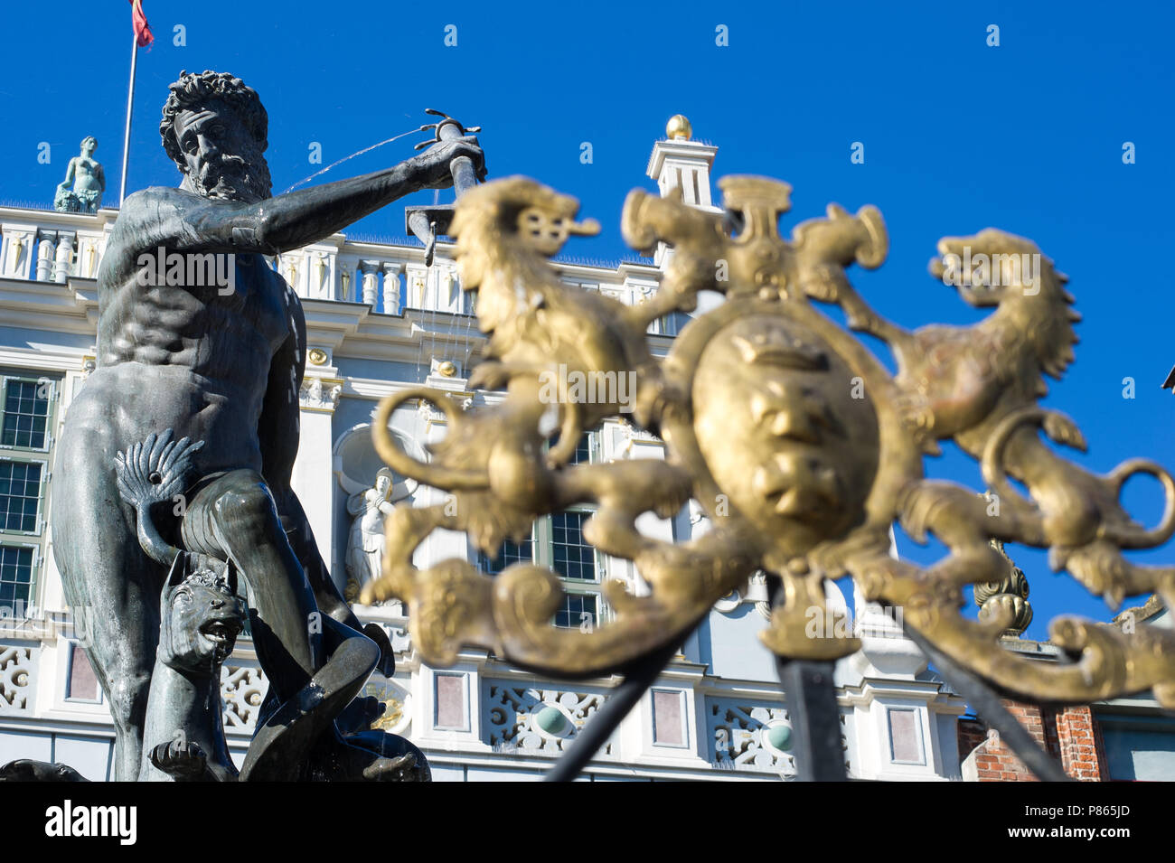 Flämische manieristischen Fontanna Neptuna (des Neptun Brunnen) und niederländischen Manierismus Dwor Artusa (Artushof) auf Dlugi Targ (Langen Markt) in der Stadt in hist Stockfoto