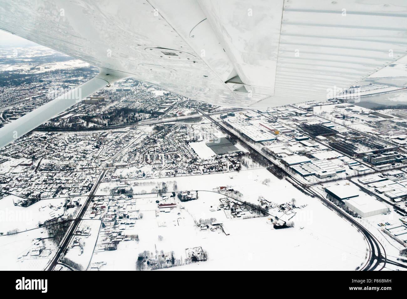 Luchtfotografie van Stad en Industrie in Flevopolder; Luftaufnahmen der Stadt und Industrie auf Flevopolder Stockfoto