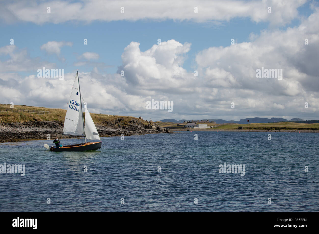 Rosses Point, Sligo, Irland. 8. Juli 2018: Personen, sonniges Wetter, die die meisten aus den hohen Temperaturen Heizung Irland viel Zeit am Strand oder zu Fuß rund um den Schönen Rosses Point Village in County Sligo Irland zu machen. Stockfoto