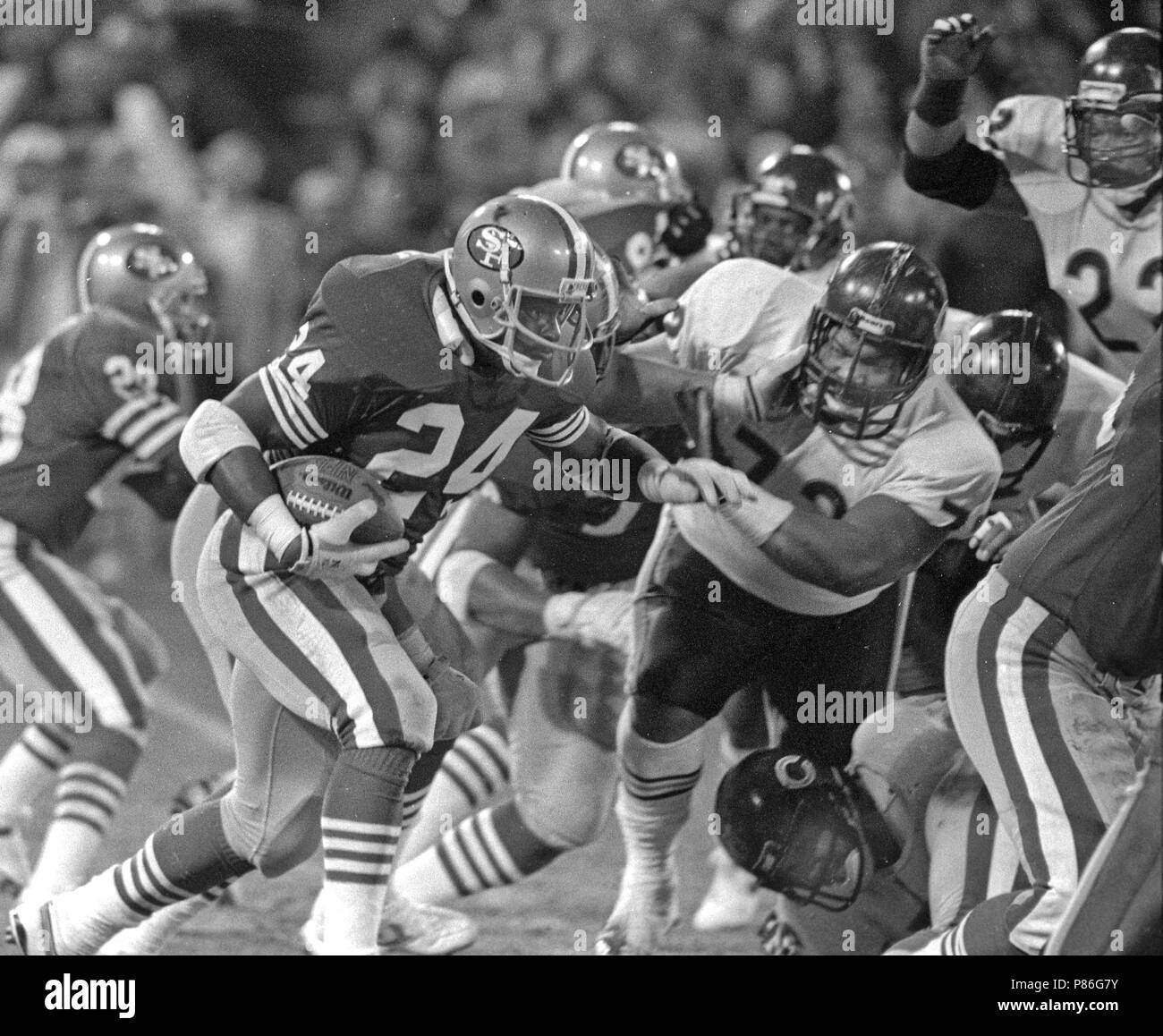 San Francisco, Kalifornien, USA. 14 Dez, 1987. San Francisco 49ers vs Chicago Bears im Candlestick Park Montag, 14. Dezember 1987. 49ers Schlagen Bären 41-0. San Francisco 49ers zurück laufen Harry Sydney Credit: Al Golub/ZUMA Draht/Alamy leben Nachrichten Stockfoto