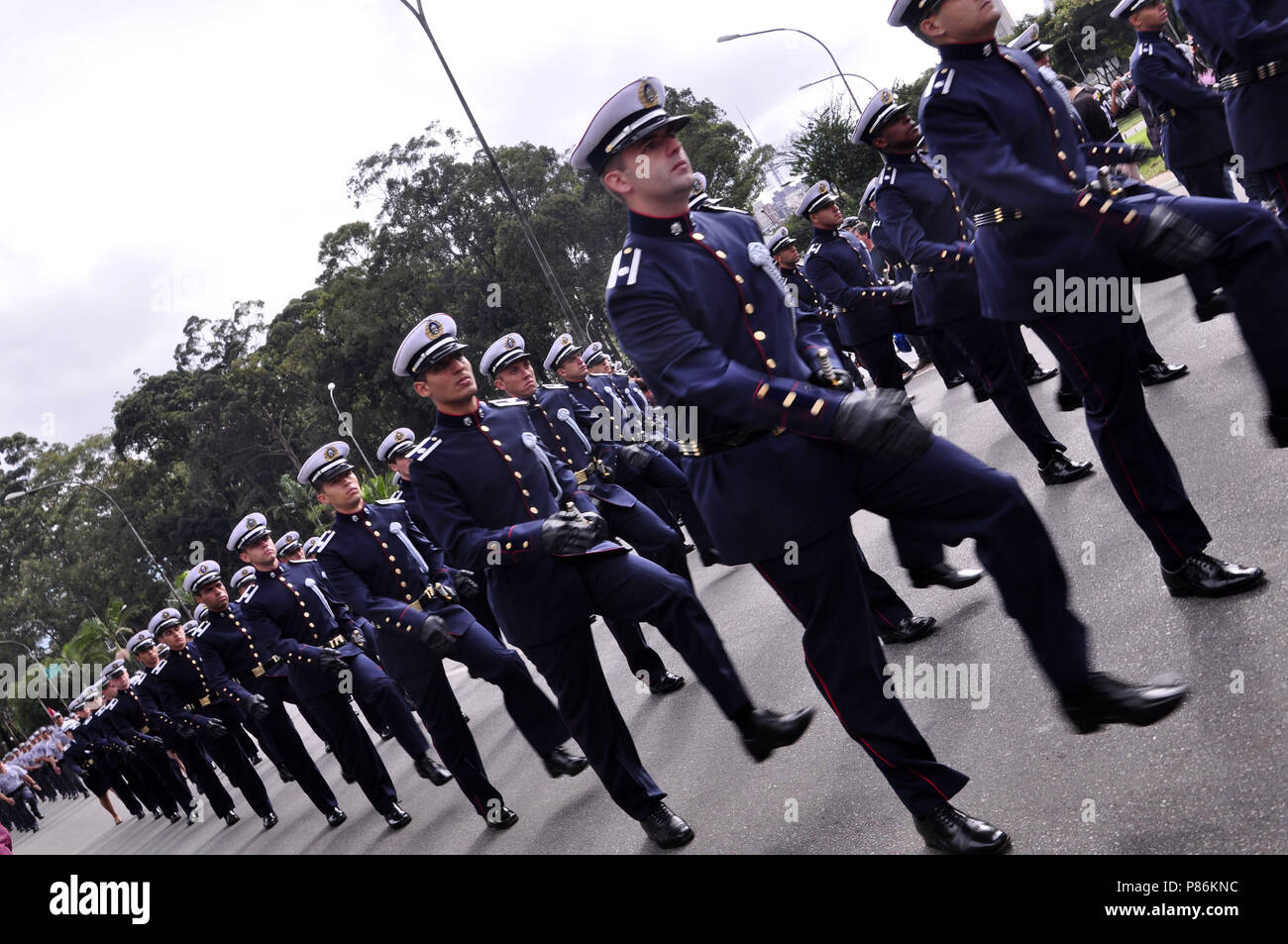 Juli 9, 2018 - SÃ £ £ o Paulo, São Paulo, Brasilien - SAO PAULO SP, SP 09/07/2018 BRASILIEN - SAO PAULO - PARADE: Am Montag Morgen (09), um die Parade zu Ehren der Helden der Konstitutionellen Revolution von 1932, vor dem Obelisken in Ibirapuera, wo es beherbergt die Einrichtungen der Kämpfer während der Revolution von 32 getötet. Credit: Cris Fafa/ZUMA Draht/Alamy leben Nachrichten Stockfoto