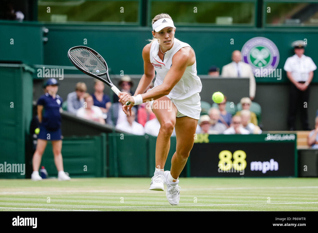 London, UK, 10. Juli 2018: Angelique Kerber in Deutschland macht ihren Weg in die SF am Tag 8 in Wimbledon Tennis Championships 2018 auf der All England Lawn Tennis und Croquet Club in London. Credit: Frank Molter/Alamy leben Nachrichten Stockfoto