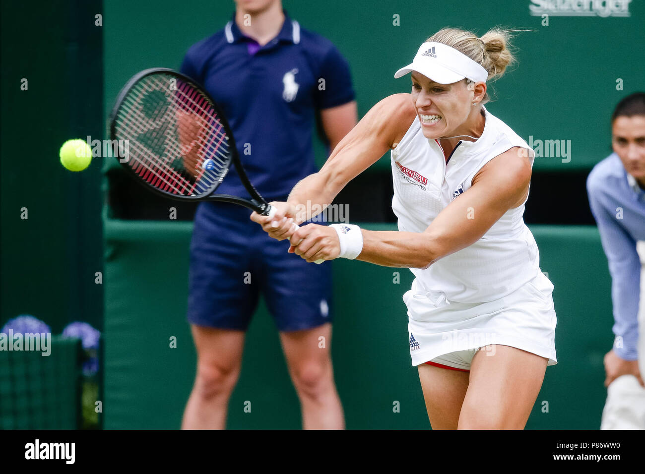 London, UK, 10. Juli 2018: Angelique Kerber in Deutschland macht ihren Weg in die SF am Tag 8 in Wimbledon Tennis Championships 2018 auf der All England Lawn Tennis und Croquet Club in London. Credit: Frank Molter/Alamy leben Nachrichten Stockfoto