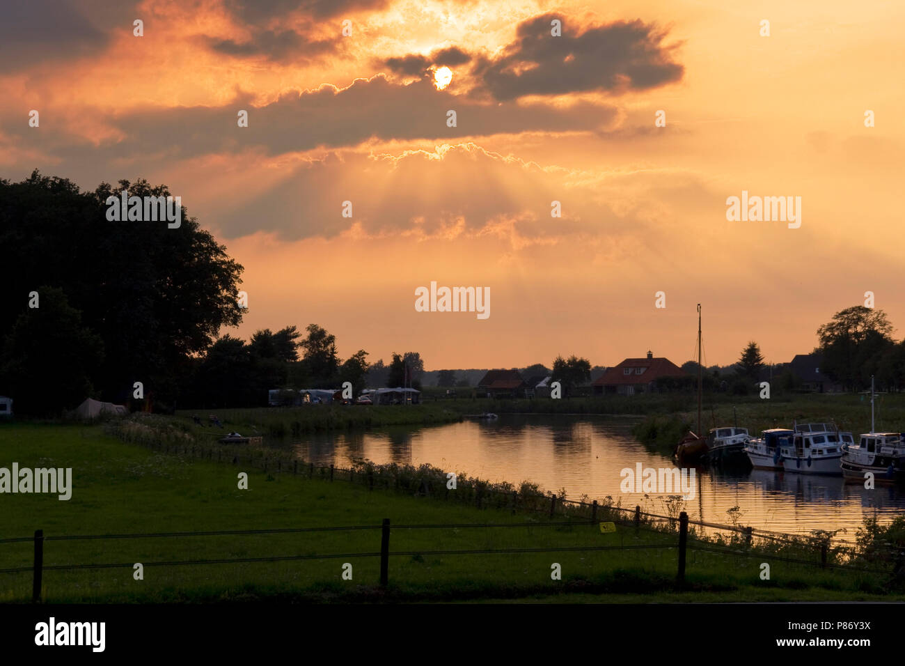 Overijsselse vecht in de vroege Ochtend; Overijsselse vecht im frühen Morgen Stockfoto