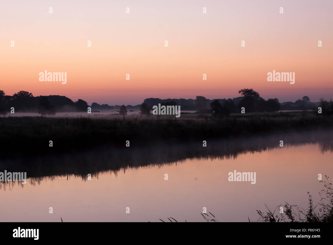 Overijsselse vecht in de vroege Ochtend; Overijsselse vecht im frühen Morgen Stockfoto