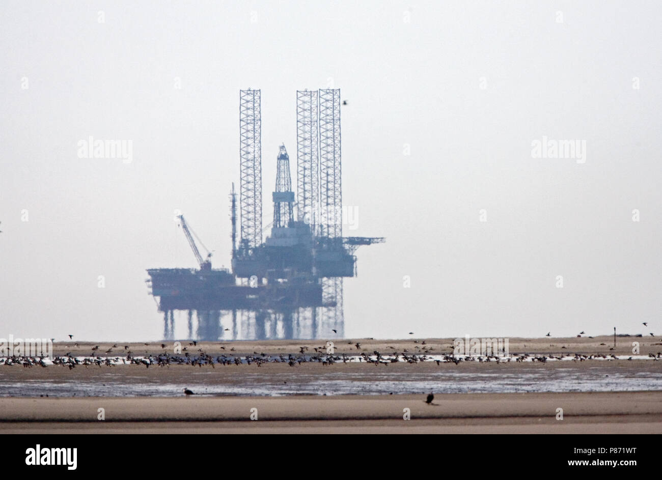 Olieplatform in de Wattenmeer; Oilrig im Wattenmeer Stockfoto