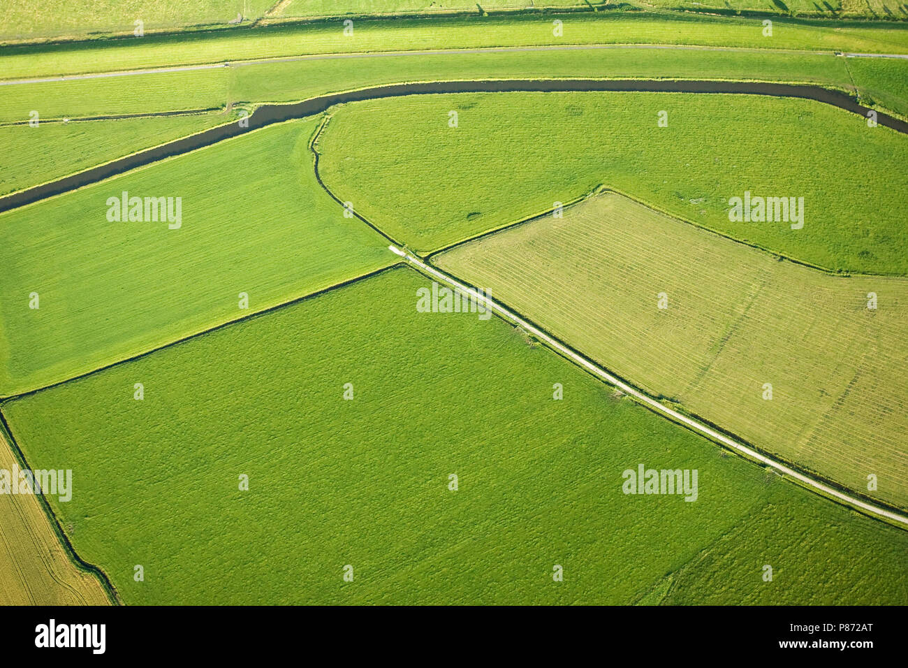 Luchtfoto van boerenland in Friesland; Luftbild der ländlichen Gebiete in Friesland Stockfoto